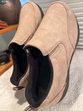 L L BEAN  MENS Leather Slip On Shoes Taupe Size 11 Wide